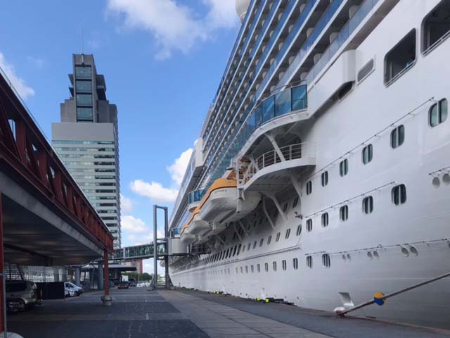 Costa Firenze aan de Cruise Terminal Rotterdam
